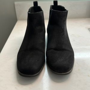 Old Navy Black Faux Suede Boot. Size 9.